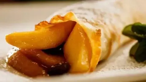 Bánh Crepe Nhân Táo Kiểu Pháp