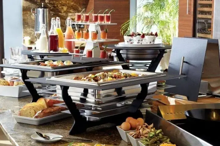 Các Vật Dụng Cơ Bản Trong Nhà Hàng Buffet