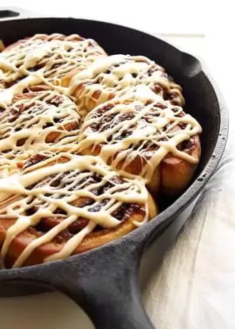 Công Thức Bánh Mì Quế Cuộn Làm Với Chảo Gang