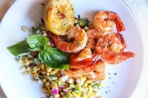 Món Sa-Lát Ngô Non Tôm Húng Tây Cho Ngày Đầu Hè