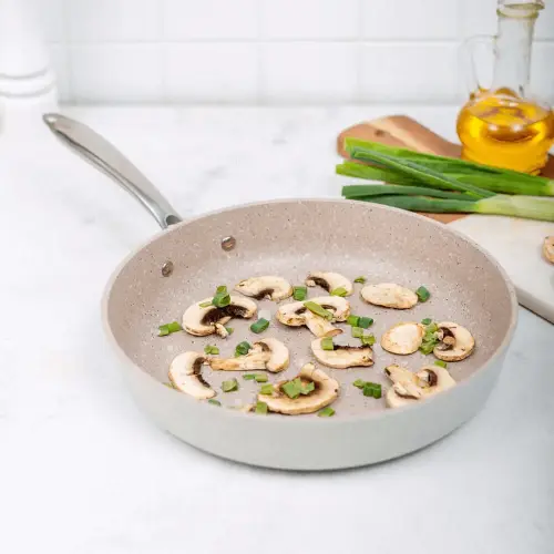 So sánh chảo đá và chảo chống dính loại nào tốt?