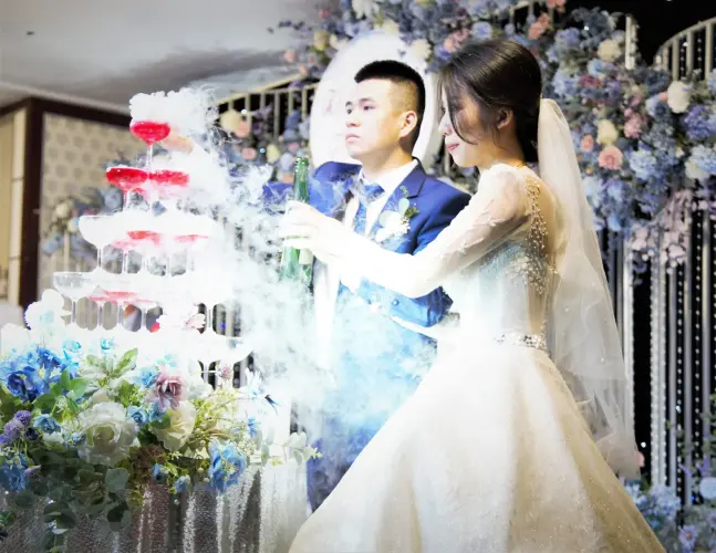 Hướng dẫn cách xếp tháp ly rót rượu đám cưới chi tiết nhất